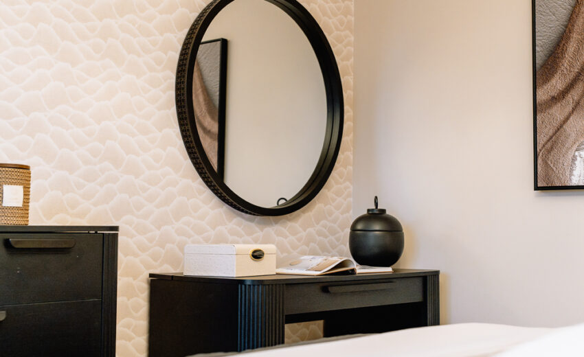 New build hallway console table with round mirror.
